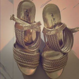 SOLD.    Gold wooden Kenneth Cole platform sandals